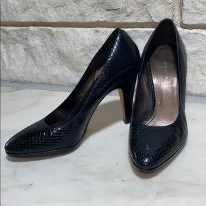 BANANA REPUBLIC ‘Snake’ Heels